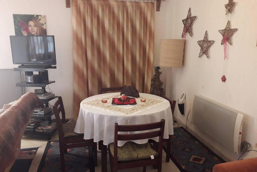 Efis House Apartment Kalivia  Luaran gambar